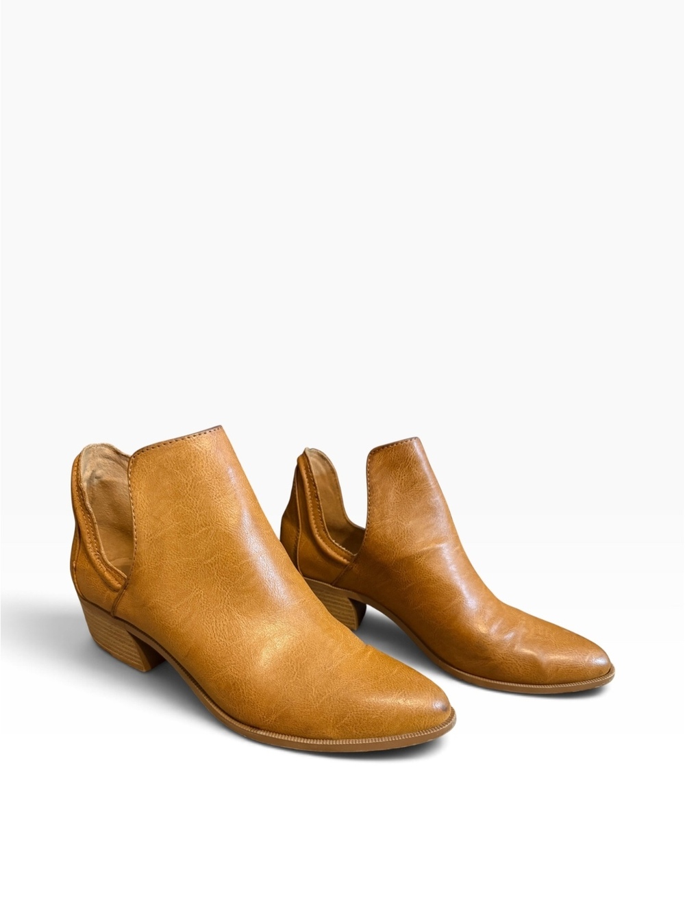 Qupid Tan Cutout Ankle Boots – Stacked Heel, Western Style 9M